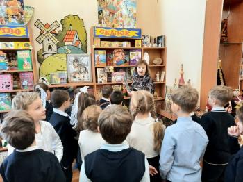 Библиотечный урок-диалог  «Для юных книгочеев наш дом открыт всегда» Библиотечный урок-диалог  «Для юных книгочеев наш дом открыт всегда»