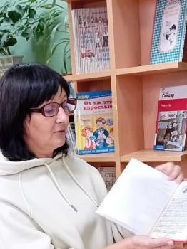 Беседа у книжной выставки «Папа может...»