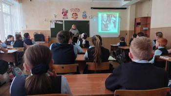 Клуб «Читайкомпания» ЗооКалейдоскоп  «Мама всех звериных малышей» /В.В. Чаплина/