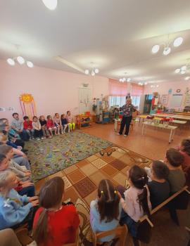 Игра - викторина  «Есть в марте день особый» 