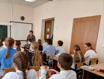 Литературно-поэтическая композиция «Жизнь прожить…» Литературно-поэтическая композиция «Жизнь прожить…»