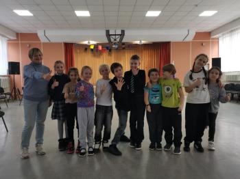 Час подвижных игр «Весёлая гимнастика» Час подвижных игр «Весёлая гимнастика»