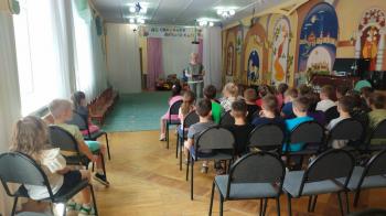 Библиотечная прогулка "Книга спешит к друзьям"