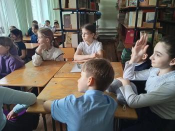 Литературную викторину «Нам с книгой назначена встреча» Литературную викторину «Нам с книгой назначена встреча»