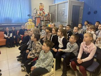 Цикл мероприятий «По обе стороны кулис». Цикл мероприятий «По обе стороны кулис».