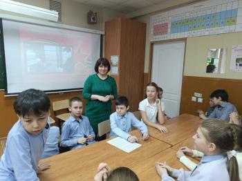 "Стоит на страже Родины солдат" познавательно-игровой час