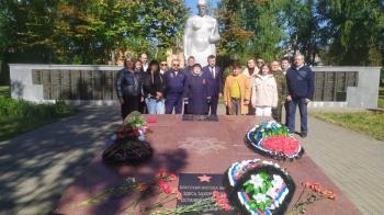 «И память книга оживит» Митинг на братской могиле, посвященный Победе в Великой Отечественной войне. 