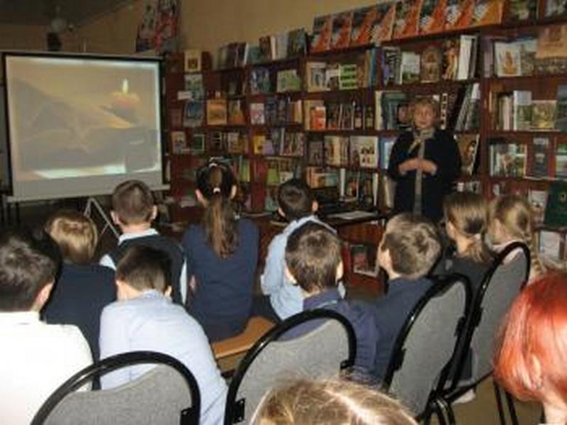 Человек читающий.