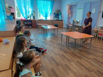 Познавательно-игровая программа «День любимых книг» Познавательно-игровая программа «День любимых книг»