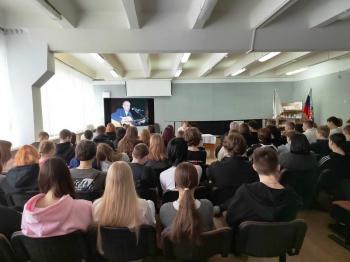 Литературный час-портрет «Булат Окуджава: поэт, писатель, фронтовик». Литературный час-портрет «Булат Окуджава: поэт, писатель, фронтовик».