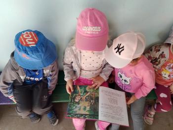 Чтение с обсуждением «Книжки разные читаем, никогда не унываем»